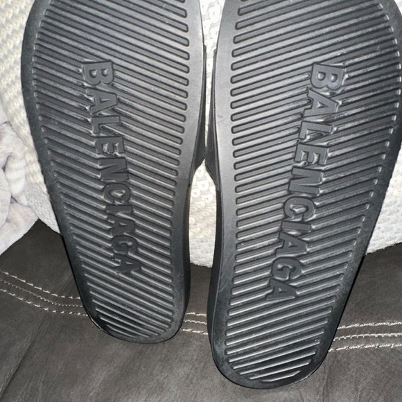 Balenciaga Pool Slides - Picture 3 of 7